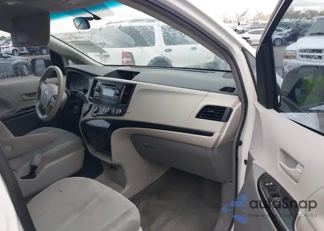 2014 Toyota Sienna L V6 7 Passenger z USA, uszkodzony, nr VIN 5TDZK3DC8ES407849